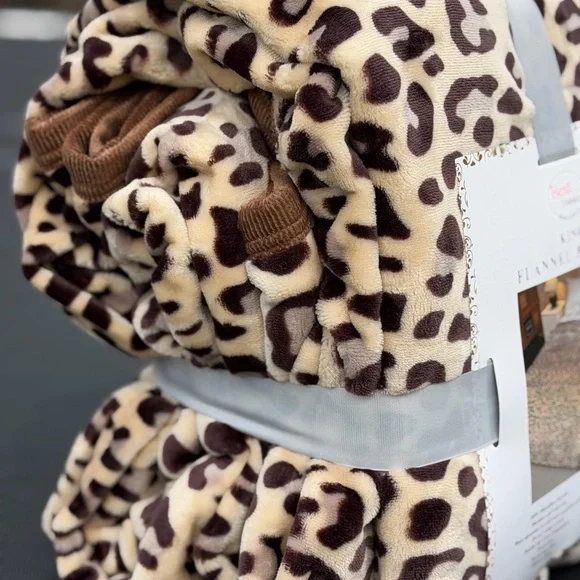 Brand New King sized flannel blanket with a leopard print pattern brown black - Picture 3 of 4
